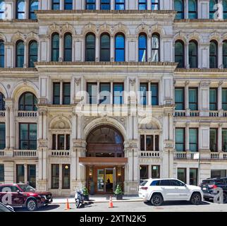 New York Life Insurance Building, alias Clock Tower Building, est un monument du centre civique. L'immeuble de bureaux de 1899 est maintenant un condominium résidentiel. Banque D'Images