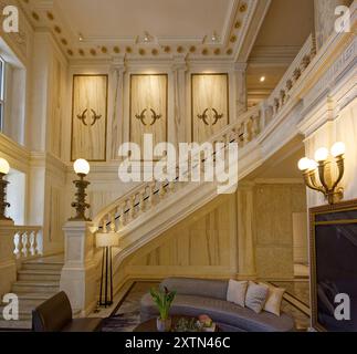 Hall en marbre du 108 Leonard Street, l'ancien bâtiment de l'assurance-vie de New York. Après 119 ans comme bureaux, il est maintenant des appartements en copropriété. Banque D'Images