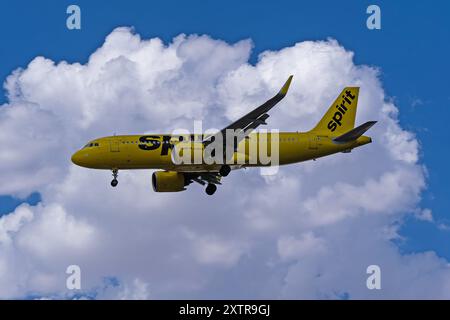 Harry Reid Airport, 8-10-24 Las Vegas, NV États-Unis Spirit Airlines Airbus A320neo N956NK en finale pour 26L à l'aéroport international Harry Reid Banque D'Images