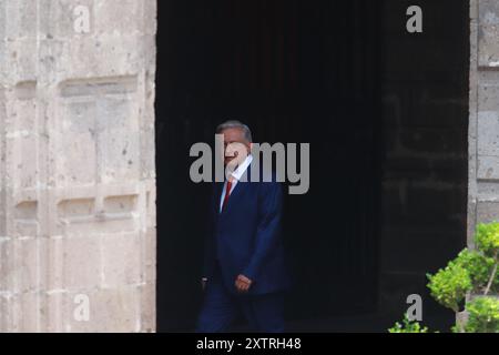 Mexico, Mexique. 15 août 2024. Le président mexicain, Andres Manuel Lopez Obrador part après la cérémonie de remise du drapeau pour les athlètes paralympiques mexicains qui participeront aux Jeux Paralympiques de Paris 2024, au Palais National. Le 15 août 2024 à Mexico, Mexique. (Photo de Carlos Santiago/Eyepix Group/SIPA USA) crédit : SIPA USA/Alamy Live News Banque D'Images