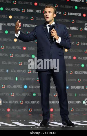 Le Président Emmanuel Macron parle à la Bill et Melinda Gates est le gardien de but à l'événement Jazz at Lincoln Center de New York. Banque D'Images