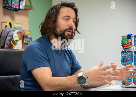 Londres, Royaume-Uni. 16 novembre 2023. Tom Szaky explique la structure et le mécanisme du TerraCycle lors d'une interview à Londres. Tom Szaky est le PDG et fondateur de TerraCycle. Il s'agit d'une société multinationale basée aux États-Unis. L’entreprise est spécialisée dans la transformation des déchets non recyclables pré-consommation et post-consommation en matière première destinée à être utilisée dans de nouveaux produits. (Crédit image : © Krisztian Elek/SOPA images via ZUMA Press Wire) USAGE ÉDITORIAL SEULEMENT! Non destiné à UN USAGE commercial ! Banque D'Images