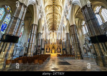 À l'intérieur de l'abbaye de Westminster, à l'intérieur de la nef, de l'autel et de l'abside. L'église du couronnement royal et le lieu de sépulture des monarques, un monument historique. Personne. Banque D'Images