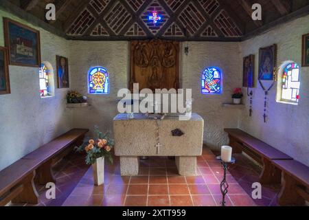 Petite église et chapelle à Stiegelesfels-Oberes Donautal, district de Tuttlingen, Bade-Württemberg, Allemagne un jour de printemps Banque D'Images