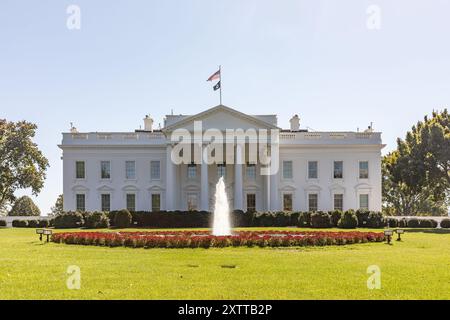 Washington DC, USA - Oct. 10, 2022 : la Maison Blanche, la résidence officielle et le lieu de travail principal du président des États-Unis avec une perfe Banque D'Images