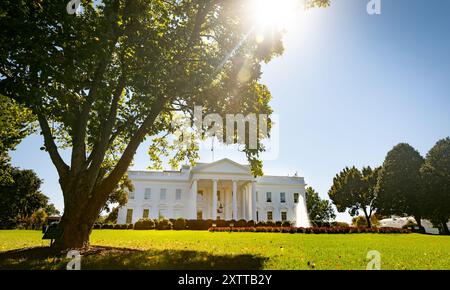 Washington DC, USA - Oct. 10, 2022 : la Maison Blanche, la résidence officielle et le lieu de travail principal du président des États-Unis avec une perfe Banque D'Images