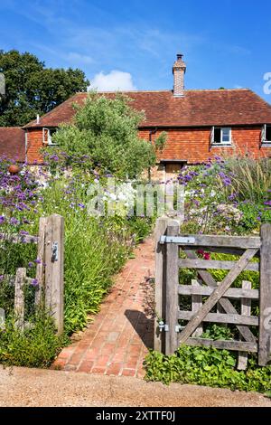 Dahila s'affiche au jardin Perch Hill East Sussex UK Banque D'Images