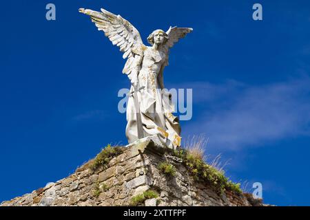 L'Ange exterminateur de Josep Llimona dans le cimetière de Comillas, Cantabrie, Espagne. Banque D'Images