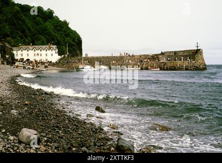 Red Lion Hotel and Harbour, Clovelly, nord du Devon, Angleterre, Royaume-Uni 1974 Banque D'Images