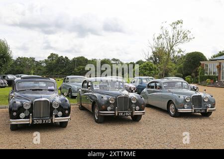 Jaguar MkIX 3,8 (1959), MkVII M 3,4 (1955) et MkIX 3,8 (1959), Mike Hawthorm Museum (Collection privée), Angleterre, Grande-Bretagne, Royaume-Uni, Europe Banque D'Images