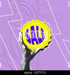 Main masculine tenant un élément géant et coloré avec vente de mot sur fond violet abstrait. C'est le moment de faire du shopping à bas prix. Art contemporain Banque D'Images
