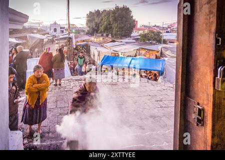 santeria, Église de Santo Tomás, Chichicastenango, municipalité du département d'El Quiché, Guatemala, Amérique centrale Banque D'Images