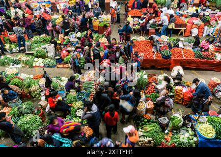 Marché couvert de Santo Tomas, marché du centre historique, Chichicastenango, municipalité du département d'El Quiché, Guatemala, Amérique centrale Banque D'Images