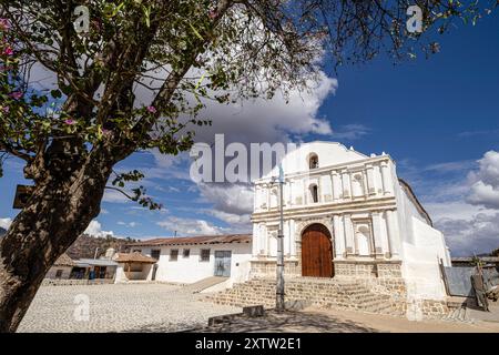 Église catholique coloniale, San Bartolomé Jocotenango, municipalité du département de Quiché, Guatemala, Amérique centrale Banque D'Images