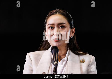 Bangkok, Thaïlande. 16 août 2024. Paetongtarn Shinawatra, le leader du parti Pheu Thai, lors d'un événement de presse après avoir reçu les votes nécessaires pour devenir le prochain premier ministre thaïlandais, au bâtiment Voice TV à Bangkok, Thaïlande, le vendredi 16 août 2024. (Crédit image : © Andre Malerba/ZUMA Press Wire) USAGE ÉDITORIAL SEULEMENT! Non destiné à UN USAGE commercial ! Banque D'Images