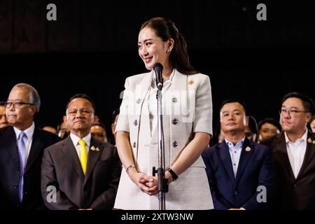 Bangkok, Thaïlande. 16 août 2024. Paetongtarn Shinawatra, le leader du parti Pheu Thai, lors d'un événement de presse après avoir reçu les votes nécessaires pour devenir le prochain premier ministre thaïlandais, au bâtiment Voice TV à Bangkok, Thaïlande, le vendredi 16 août 2024. (Crédit image : © Andre Malerba/ZUMA Press Wire) USAGE ÉDITORIAL SEULEMENT! Non destiné à UN USAGE commercial ! Banque D'Images