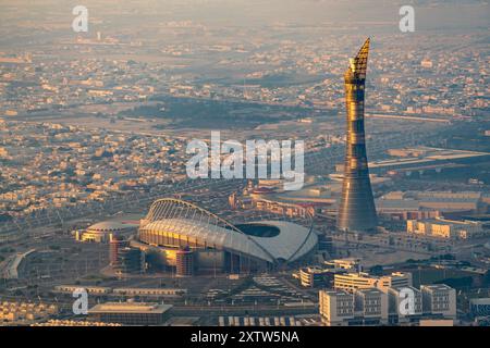 Vue aérienne de Khalifa International Stadium zone Aspire avec Torch Doha Qatar Banque D'Images