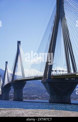 Pont Rio-Andirrio sur le golfe de Corinthe Banque D'Images