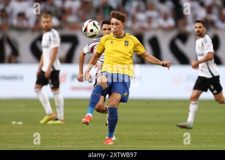 Varsovie, Pologne. 16 août 2024. Oscar Schwartau de Brondby lors de la Ligue des conférences de l'UEFA, troisième tour de qualification, match de 2e manche entre Legia Varsovie et Brondby IF le 15 août 2024 au Pepsi Arena de Varsovie, Pologne - photo Piotr Matusewicz/DPPI crédit : DPPI Media/Alamy Live News Banque D'Images