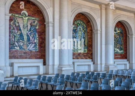 Sanctuaire de notre-Dame du Rosaire de Fatima situé à Cova da Iria, ville de Fatima, Portugal, l'un des sanctuaires mariaux dans le monde, Europe. Banque D'Images