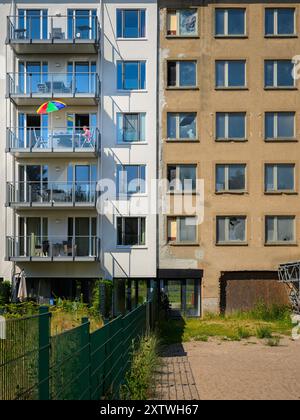 Binz, Allemagne - 10 juillet 2024 : les bâtiments de Prora sur l'île de ruegen par une journée ensoleillée Banque D'Images