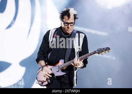 Prog Poelten, Autriche. 15/08/2024, ABD0106 20240815 - Frequency 2024 - Festival de musique en parfait Poelten, Autriche. Le festival se déroule du 14 au 17 août 2024. Le guitariste Kevin John Wasserman (Noodles) du groupe 'The Offspring' lors d'un concert sur 'Space Stage'. - 20240815 PD7175 crédit : APA-PictureDesk/Alamy Live News Banque D'Images