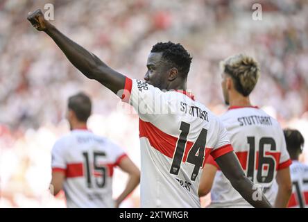 Célébration des buts Silas Katompa Mvumpa VfB Stuttgart (14) Atakan Karazor VfB Stuttgart (16) MHPArena, MHP Arena Stuttgart, Bade-Wuerttemberg, Allemagne Banque D'Images