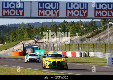 Niels Troeger (DEU) / Joseph Ellerine (ZAF), #49, BMW M4 GT4, Team : FK performance Motorsport (DEU), und William Tregurtha (GBR) /Emil Gjerdrum (NOR), #86, Mercedes AMG GT4, Team : CV performance Group (DEU), Motorsport, ADAC GT4 Allemagne, 2024, Lauf 4, Nuerburgring, Nuerburg, Rhénanie-Palatinat, 16.08.2024 Foto : Eibner-Pressefoto/Juergen Augst Banque D'Images