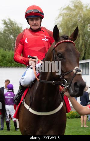 Windsor, Royaume-Uni. 15 août 2024. NIGHT BREEZE piloté par le jockey Kieran O'Neill remporte le Tote Placepot Leg 4 Racing League 25 handicap Stakes (Class 4) (pour les chevaux pris en charge par les entraîneurs inscrits à la Racing League) pour le pays de Galles et l'Ouest lors de la réunion de la Racing League au Royal Windsor Racecourse, Windsor, Berkshire. Propriétaire Midtech 2, entraîneur Ian Williams, Alvechurch, éleveur Godolphin. Crédit : Maureen McLean/Alamy Live News Banque D'Images