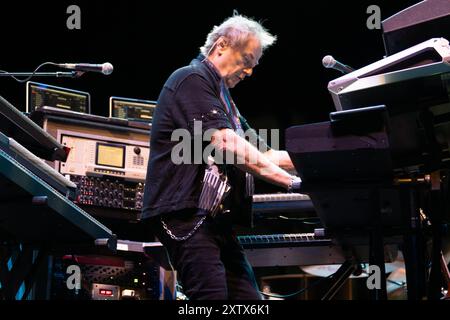 Geoff Downes se produit avec Yes le 14 août 2024 à Hollywood, en Floride. La performance était la soirée d'ouverture de leur tournée estivale avec Deep Purple. (Photo de Geoffrey Clowes/Sipa USA) Banque D'Images