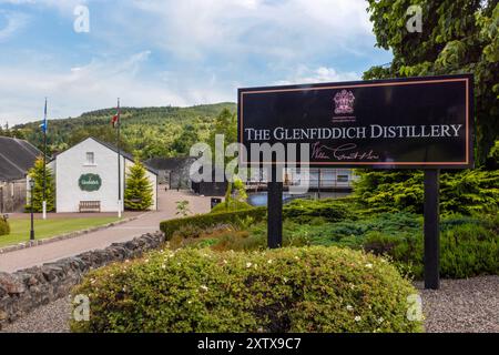 Situé au cœur de Speyside, dans le nord-est de l'Écosse, le Malt Whisky Trail vous emmène dans plusieurs distilleries de renommée mondiale et une coopérative. Banque D'Images