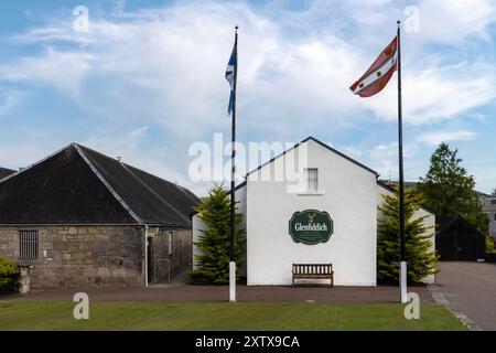 Situé au cœur de Speyside, dans le nord-est de l'Écosse, le Malt Whisky Trail vous emmène dans plusieurs distilleries de renommée mondiale et une coopérative. Banque D'Images