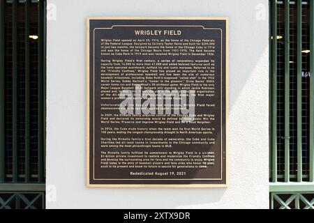 Le stade extérieur du stade Wrigley Field des Chicago Cubss' Wrigley Field de la Major League Baseball, dans le quartier de Wrigleyville, à Chicago. Banque D'Images