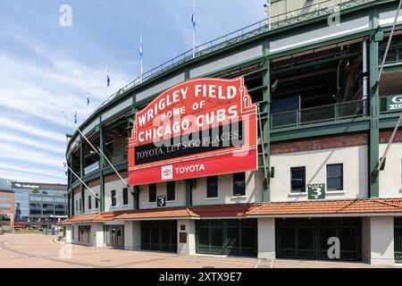 Le stade extérieur du stade Wrigley Field des Chicago Cubss' Wrigley Field de la Major League Baseball, dans le quartier de Wrigleyville, à Chicago. Banque D'Images