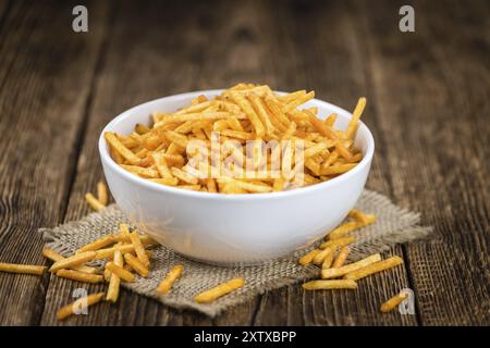 Portion de bâtonnets de pommes de terre frites (gros plan, mise au point sélective) Banque D'Images