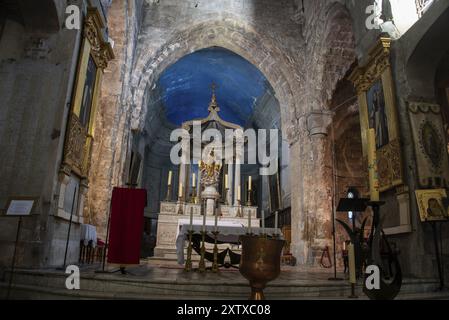 Vue de l'autel de la cathédrale notre-Dame-du-Puy dans le centre historique de Grasse, département Alpes-Maritimes, France, Europe Banque D'Images