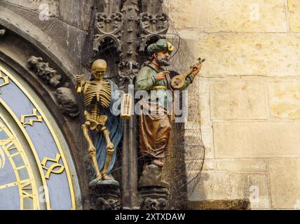 Statues peintes en bois de l'Orloj Banque D'Images