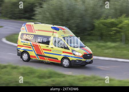 Ambulance en service, service de sauvetage, ASB, Fédération samaritaine des travailleurs, appel d'urgence, 112, Rems-Murr district, Bade-Wuertemberg, Allemagne, Europe Banque D'Images