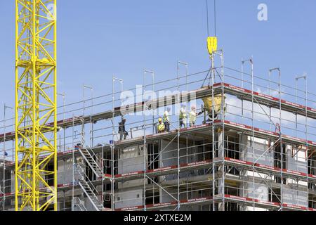 Construction de logements, nouvelle construction de 50 appartements, nouvelle zone de développement, immeuble d'appartements, chantier de construction, grue, bétonnage, Winnenden, Baden-W. Banque D'Images