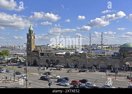 Europe, Allemagne, ville hanséatique de Hambourg, à l'hôtel Pauli Landungsbruecken, Elbe, accès à la station de métro station de tramway, navires-musée, Sea Clo Banque D'Images