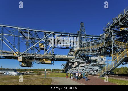 La mine de visiteurs du pont convoyeur de recouvrement F60 est située sur Bergheider See près du village de Lichterfeld dans le district d'Elbe-Elster au sud Banque D'Images