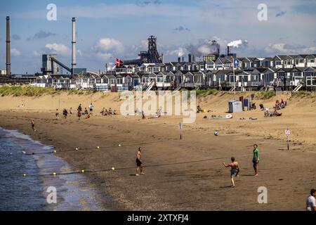 L'acier Tata Steel et sa fonte sont à IJmuiden, Velsen, Hollande du Nord, pays-Bas, la plus grande zone industrielle des pays-Bas, 2 hauts fourneaux Banque D'Images