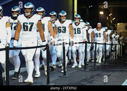 15 août 2024 ; Foxborough, ma, États-Unis; les Philadelphia Eagles prennent le terrain avant le match de pré-saison de la NFL entre les Philadelphia Eagles et les New England Patriots à Foxborough, Massachusetts. Anthony Nesmith/CSM Banque D'Images