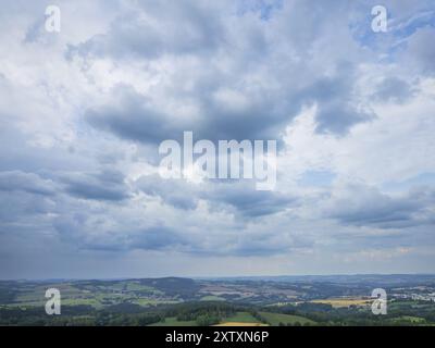 Nuages de pluie sur les monts miniers près de Annaberg-Buchholz, Annaberg Buchholz, Annaberg Buchholz, Saxe, Allemagne, Europe Banque D'Images