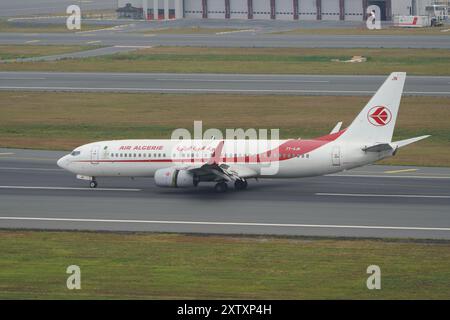 ISTANBUL, TURKIYE - 17 JUIN 2023 : Air Algerie Boeing 737-8D6 (30206) atterrissant à l'aéroport international d'Istanbul Banque D'Images