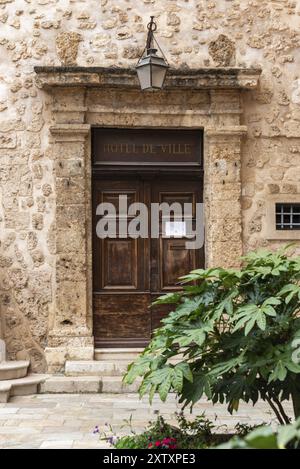 Hôtel de ville historique dans le vieux centre ville de Grasse, département Alpes-Maritimes, France, Europe Banque D'Images