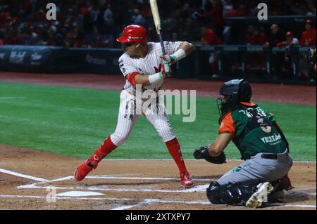 Mexico, Ciudad de Mexico, Mexique. 15 août 2024. Ramon Flores #23 des Diablos Rojos à la batte lors du match 1 du deuxième tour des séries éliminatoires 2024 de la Ligue mexicaine de baseball (LMB) entre Leones de YucatÃ¡n et Diablos Rojos del México, au stade Alfredo Harp HelÃº. Les Diablos Rojos battent Leones 6-2, les Diablos Rojos mènent la série theÂ 1-0. Le 15 août 2024 à Mexico, Mexique. (Crédit image : © Carlos Santiago/eyepix via ZUMA Press Wire) USAGE ÉDITORIAL SEULEMENT! Non destiné à UN USAGE commercial ! Banque D'Images