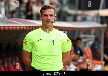 Rotterdam, pays-Bas. 16 août 2024. ROTTERDAM, PAYS-BAS - 16 AOÛT : quatrième Tim visser officiel lors du match néerlandais Keuken Kampioen Divisie entre l'Excelsior Rotterdam et de Graafschap au Van Donge & de Roo Stadion le 16 août 2024 à Rotterdam, pays-Bas. (Photo de Hans van der Valk/Orange Pictures) crédit : Orange pics BV/Alamy Live News Banque D'Images