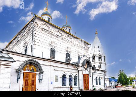 Cathédrale de l'entrée de la Bienheureuse Vierge Marie dans le Temple dans la ville de Tcheboksary Banque D'Images