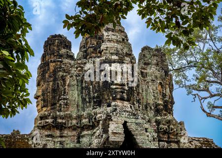 Détails du visage de la porte sud des temples du Bayon, Angkor Thom Banque D'Images
